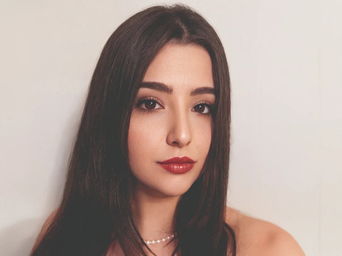 تعاون حصري لـ"سيدتي" مع الفنانة الرقمية التركية أوزجه دونر: كنوز المرجان في البحر الأحمر ألهمتني لتجسيدها بالذهب والأحجار الكريمة