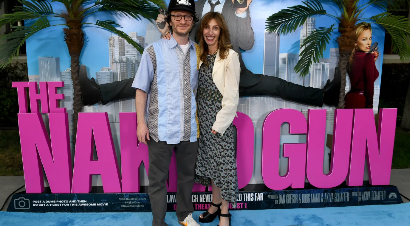 أكيفا شافر وإيريكا هوغينز في استوديوهات باراماونت بلوس أنجلوس (Akiva Schaffer and Erica Huggins at Paramount Pictures Studios in Los Angeles). تصوير: Unique Nicole / Getty Images for Paramount Pictures