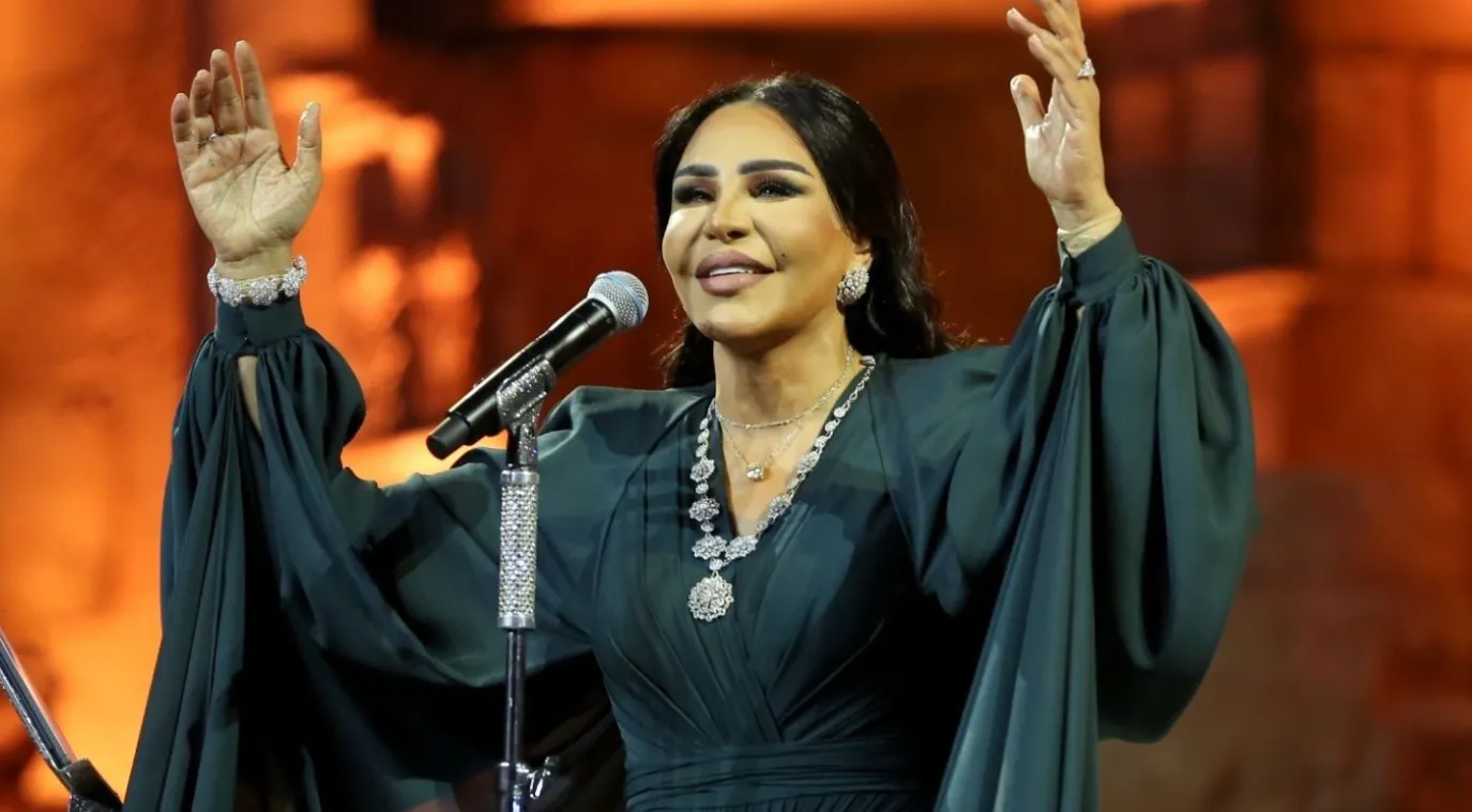 صيحات جمالية تألقت بها النجمات العربيات في مهرجانات صيف 2025