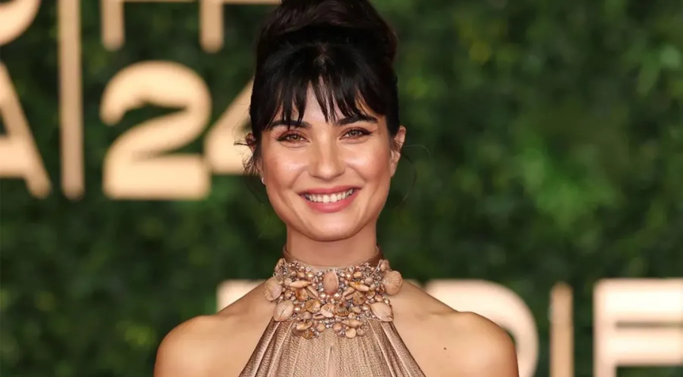 توبا بويوكستون Tuba Büyüküstün