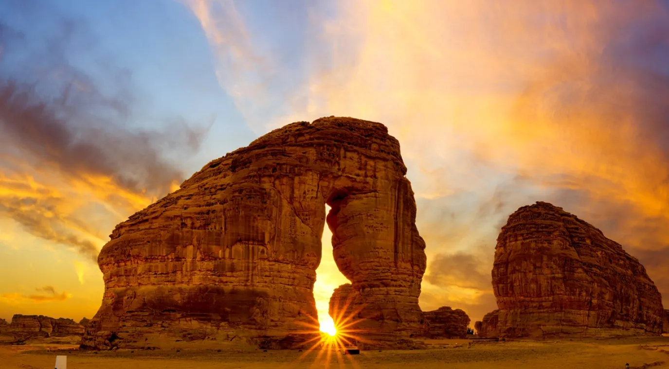 جبل الفيل في العلا أحد المواقع الأثرية السعودية