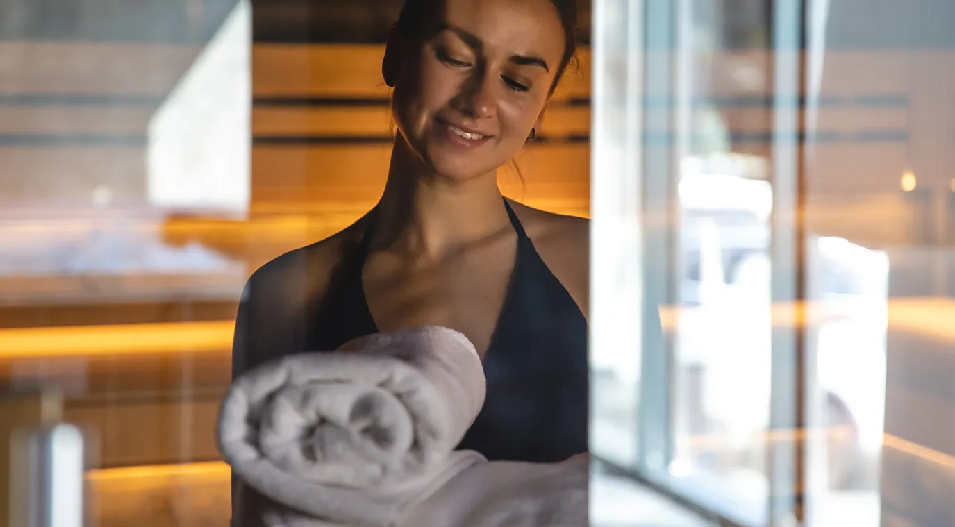 كيف تعيد الساونا برمجة دماغكِ؟  Image by pvproductions on Freepik