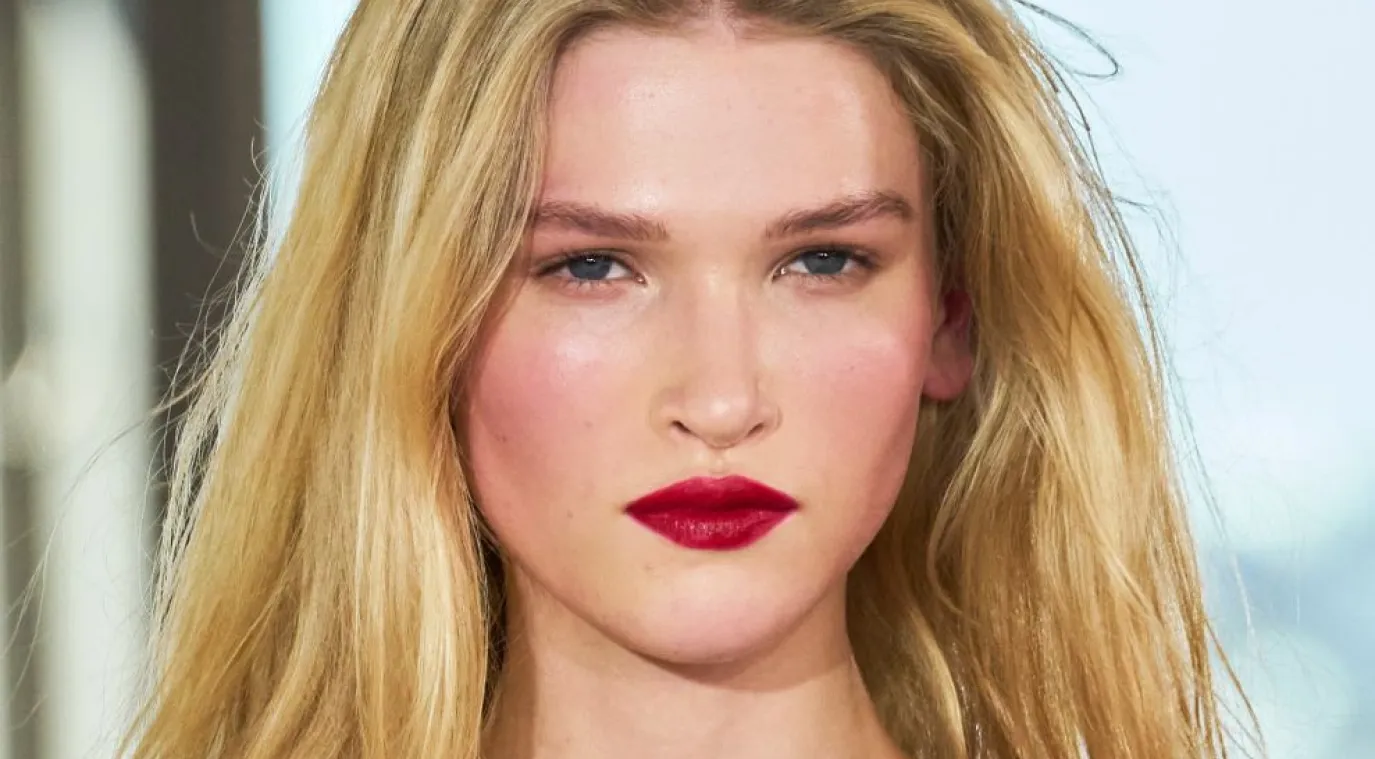 الهايلايتر البودرة أم السائل