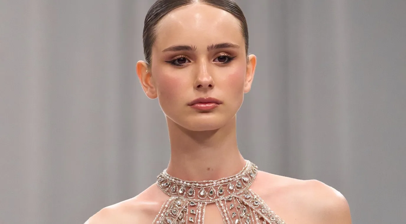 حيلٌ لتقليل مظهر المسام الواسعة بالمكياج