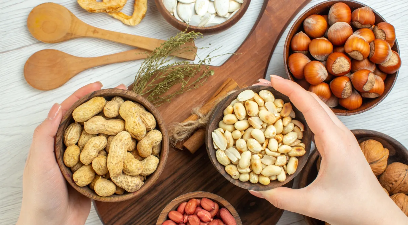 أفضل أنواع المكسرات لصحتكِ -Image By Freepik