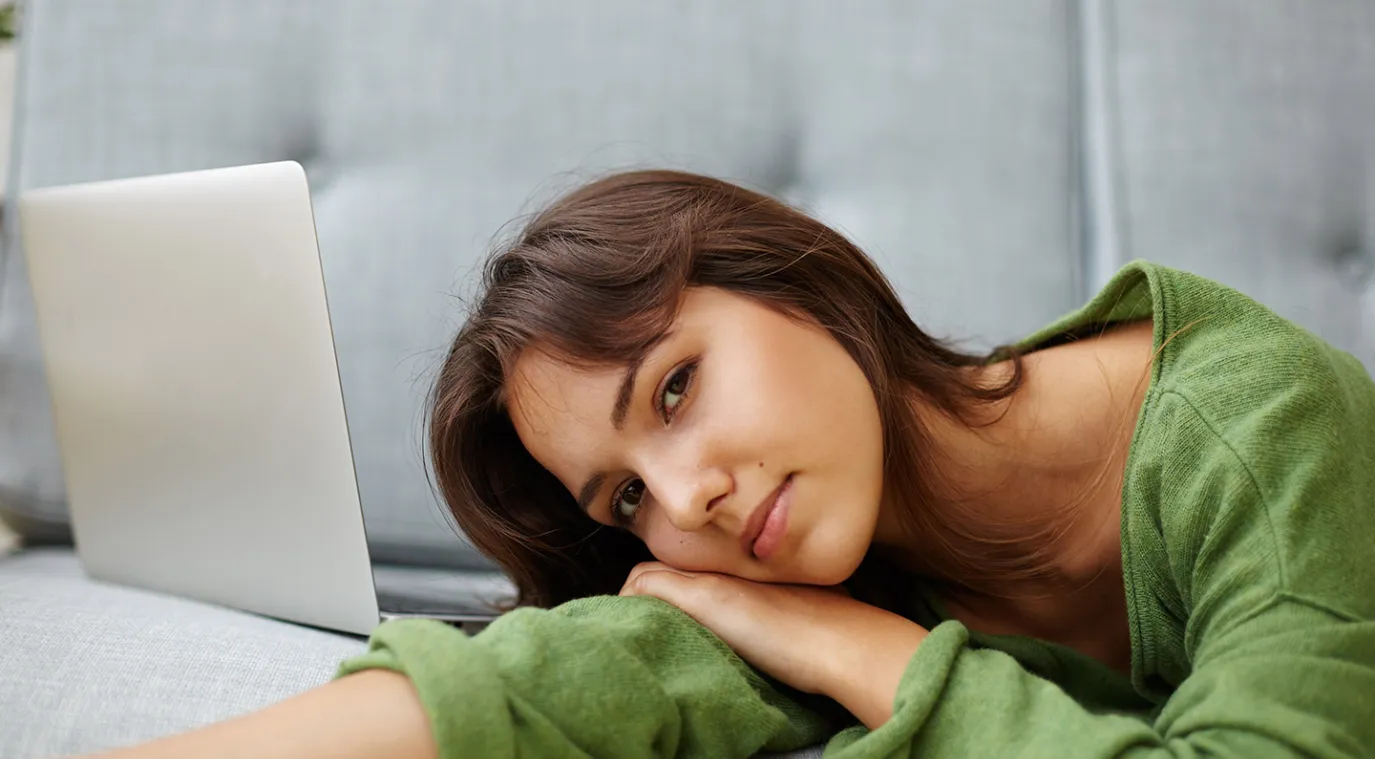 امرأة تشعر بالكسل-   Image by pvproductions on Freepik