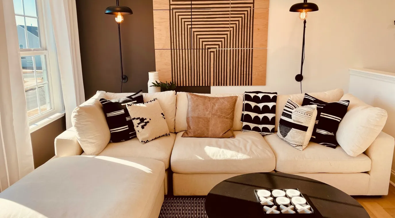 ديكور غرفة معيشة مع لمسات صاحبة المنزل