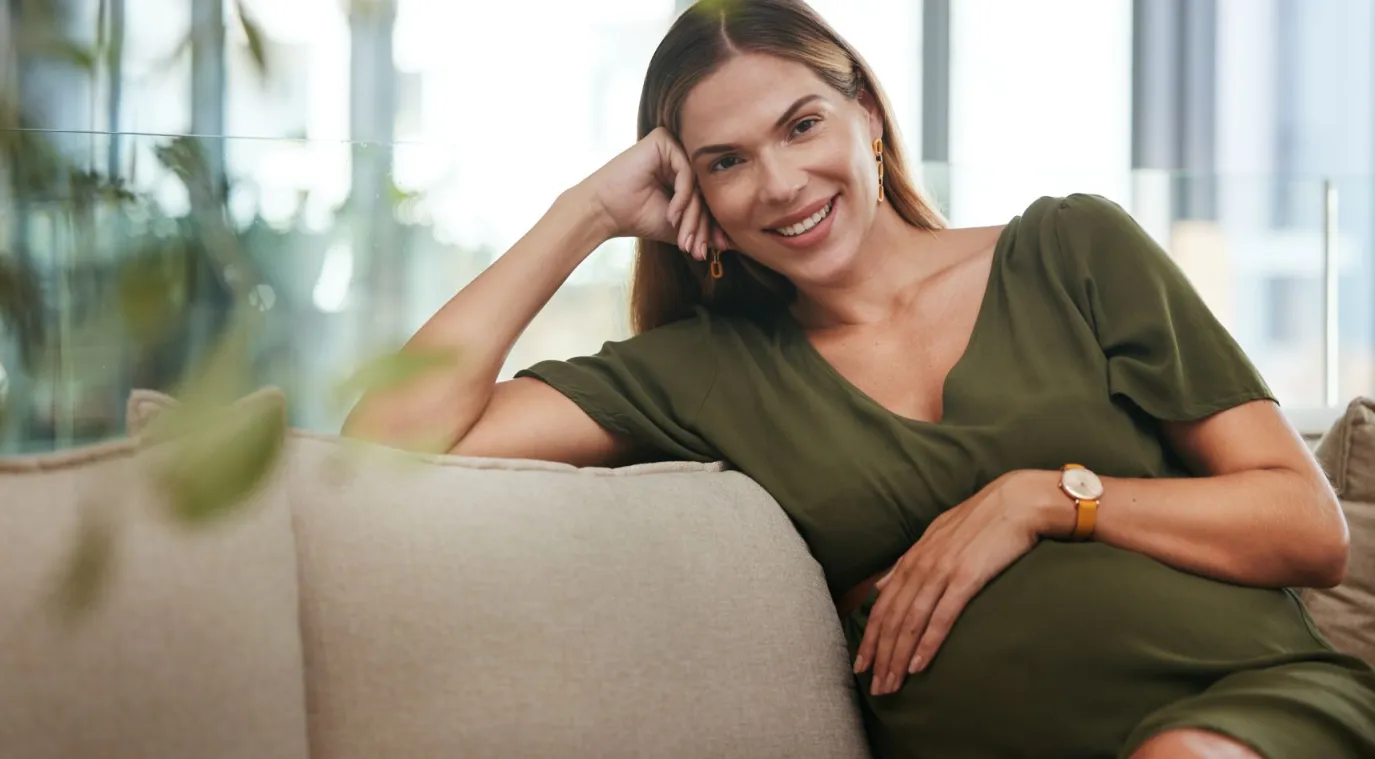 صورة حامل سعيدة