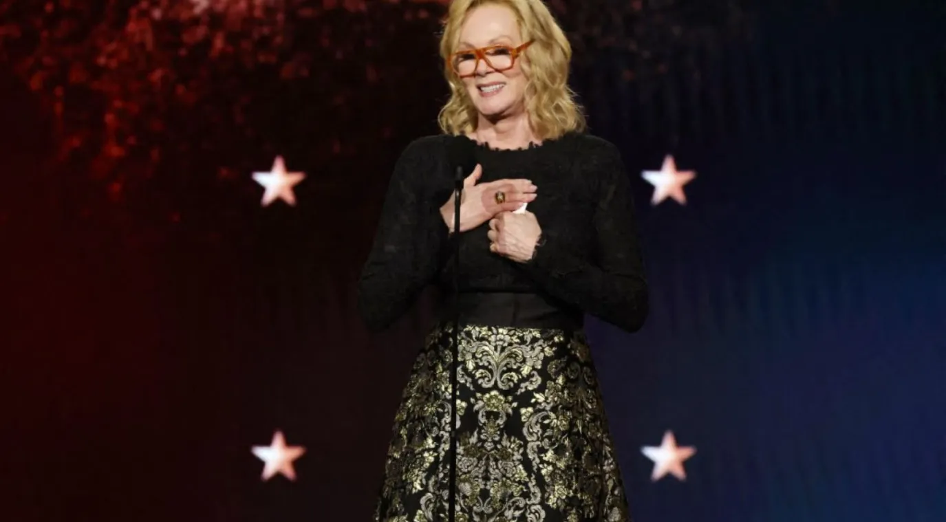 جين سمارت Jean Smart في حفل توزيع جوائز اختيار النقاد 2026. مصدر الصورة: KEVIN WINTER / GETTY IMAGES NORTH AMERICA / Getty Images via AFP