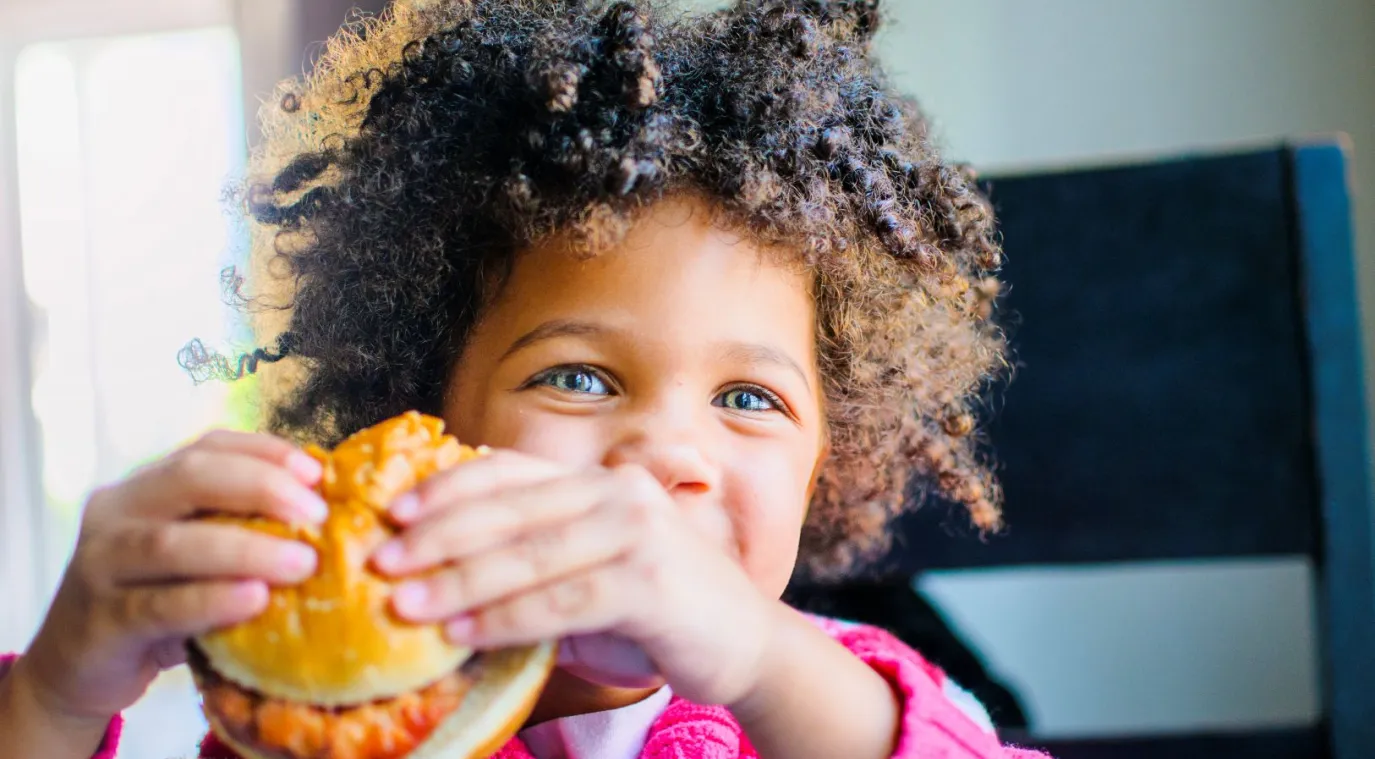 عادات غذائية تدمر كلى طفلك