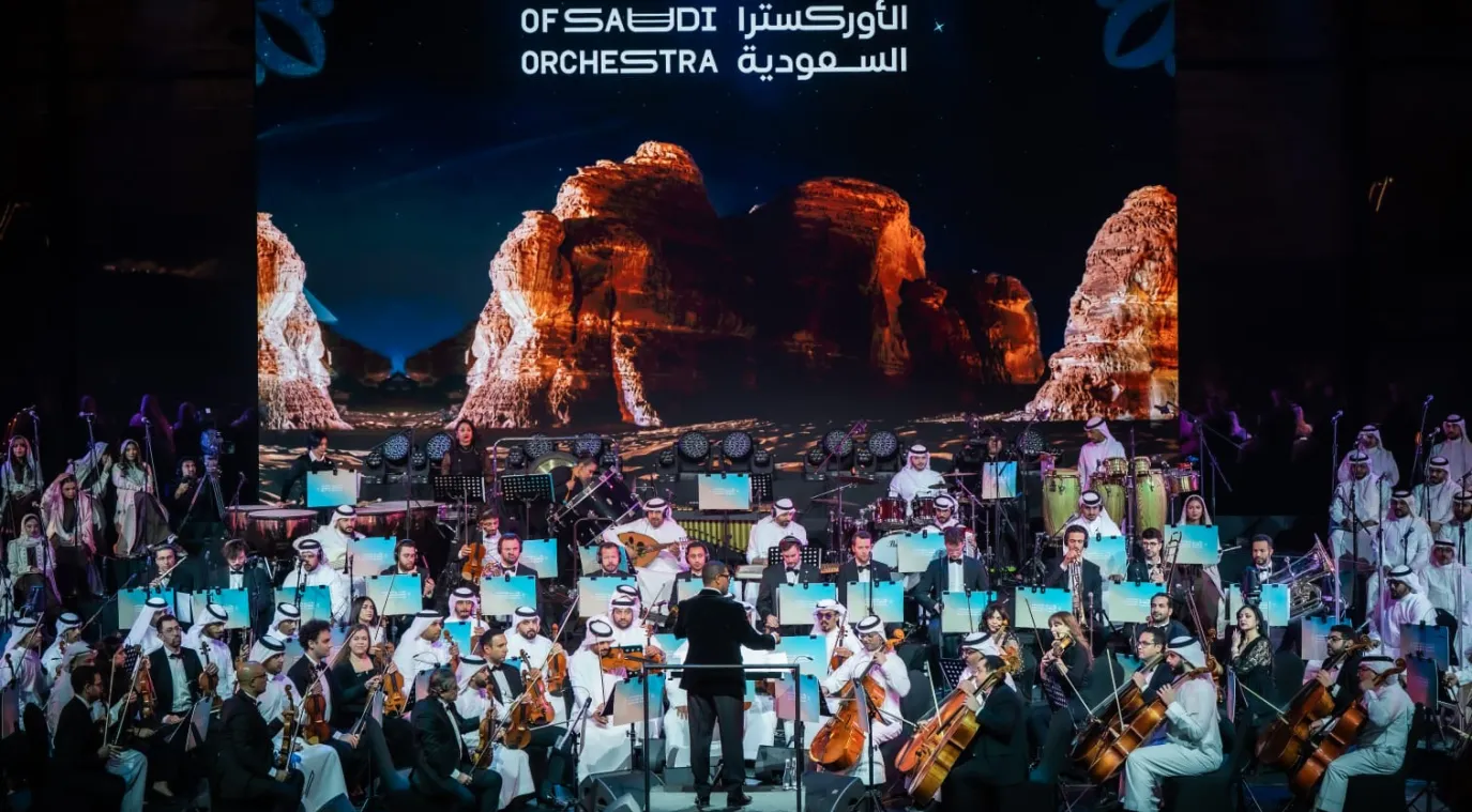  روائع الأوركسترا السعودية تتألق في مرايا العلا