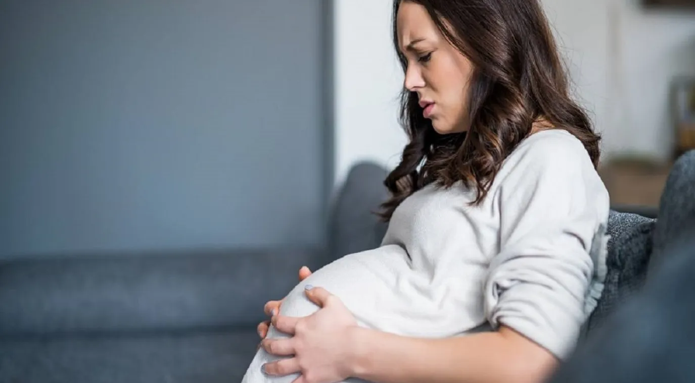 صورة لامرأة حامل في شهور متقدمة