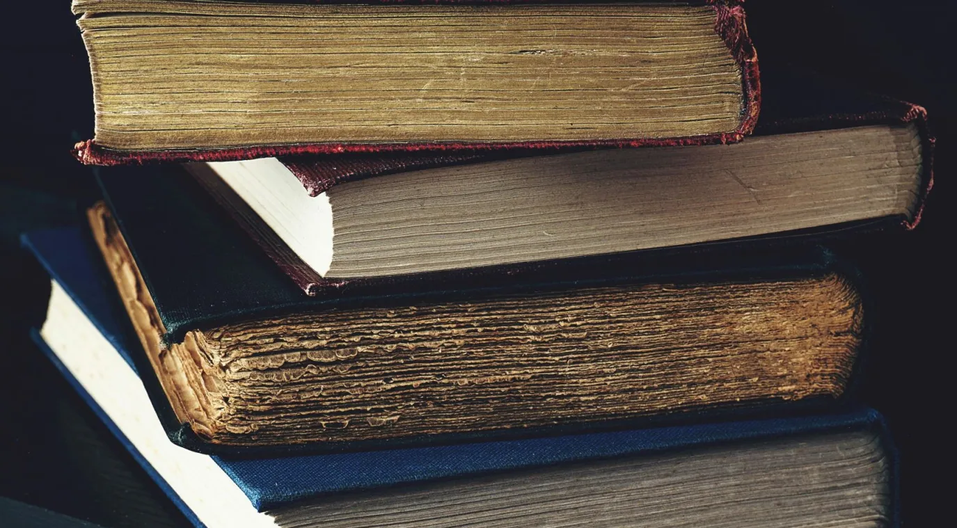 مجموعة مرصوصة من أمهات الكتب