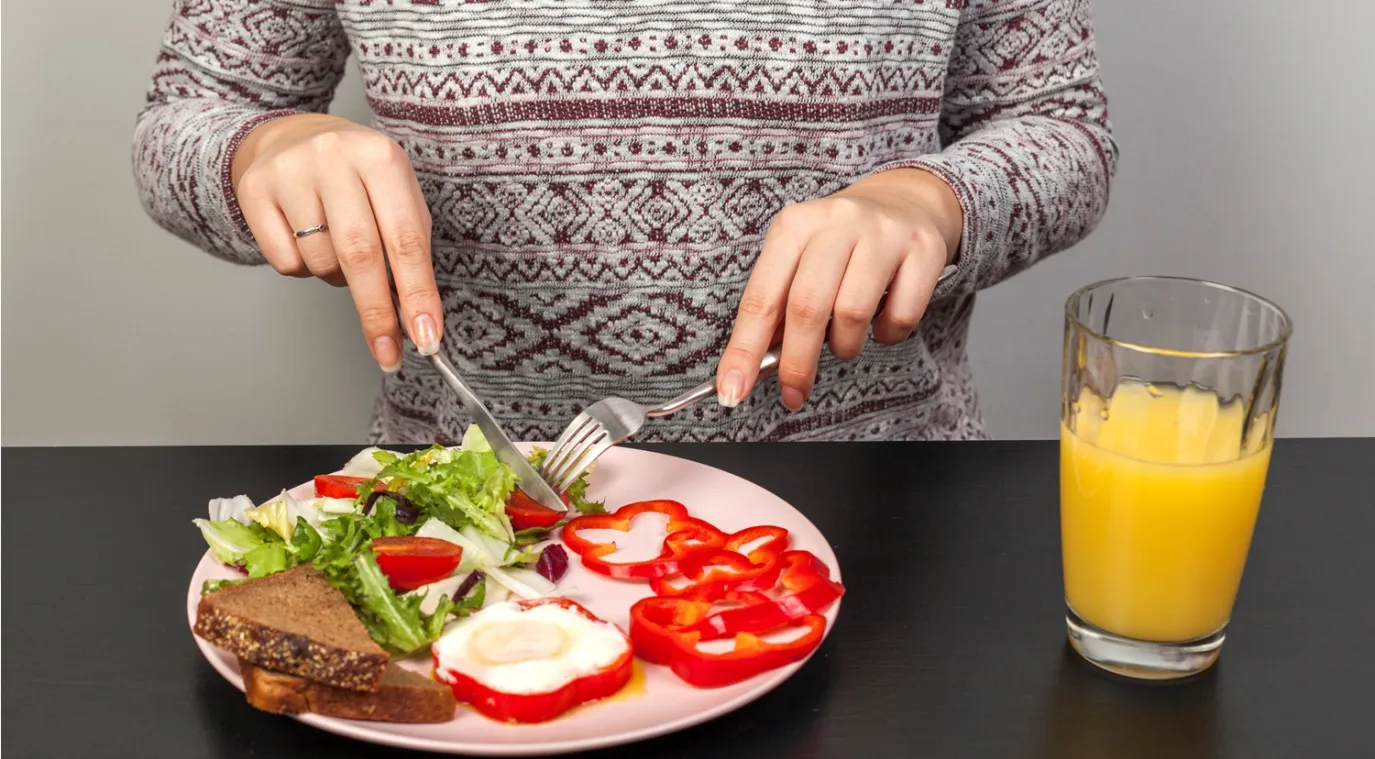 كيف تحمي نفسكِ من السمنة بدون اتباع رجيم قاسي- المصدر Image By Freepik