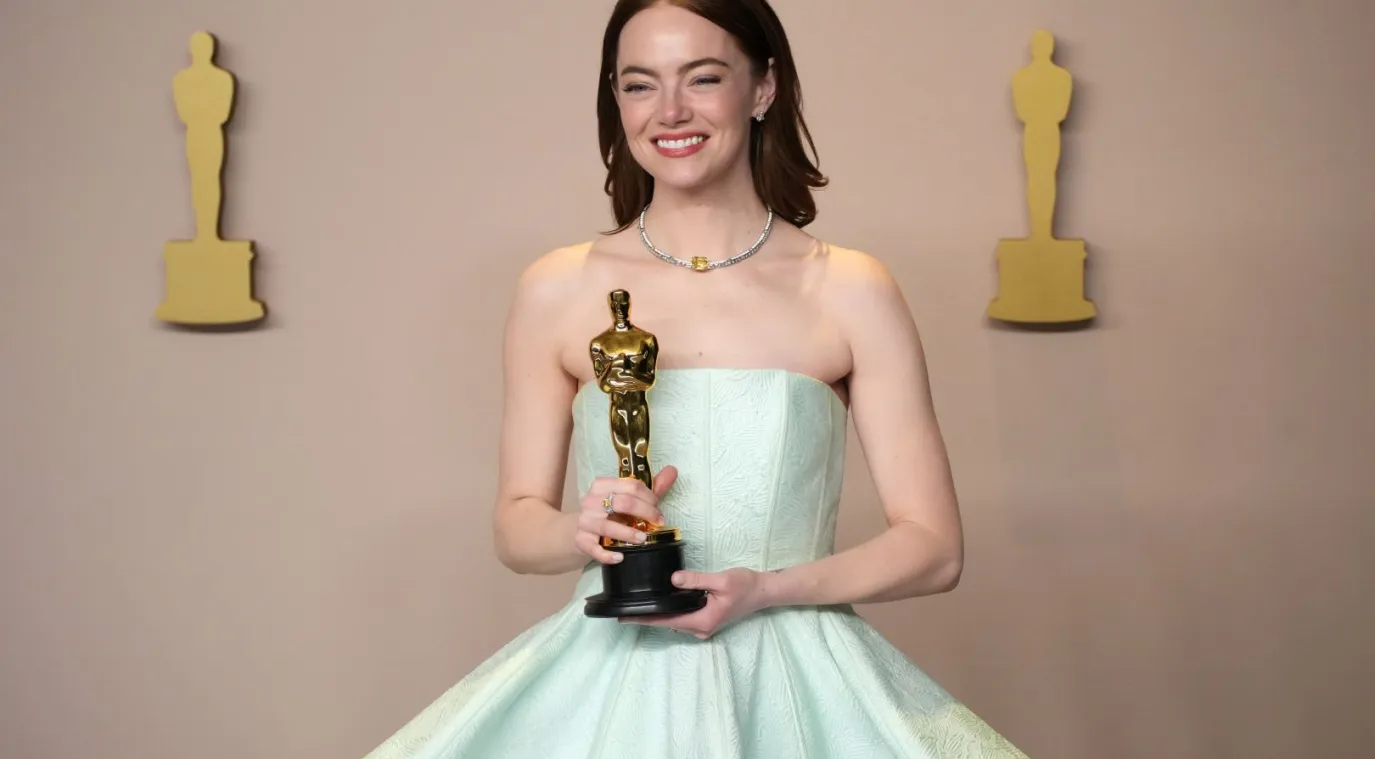 إيما ستون Emma Stone في حفل توزيع جوائز أوسكار 2024. مصدر الصورة:  Jeff Kravitz/FilmMagic