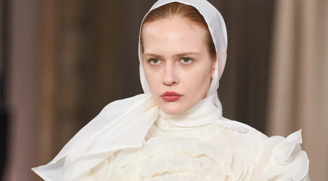 أسرار لا تعرفينها لحماية شعرك تحت الطرحة من التقصف والاحتكاك اليومي