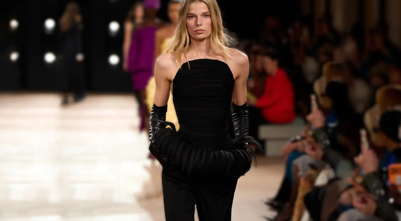  بالنسياغا Balenciaga - الصورة من LaunchmetricsSpotlight ©