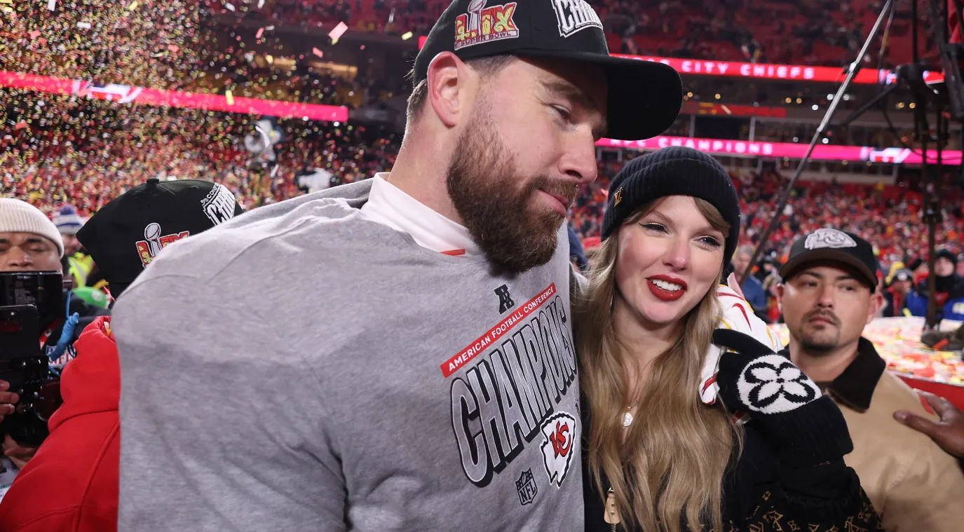 تايلور سويفت مع ترافيس كيلسي - مصدر الصورة: JAMIE SQUIRE / GETTY IMAGES NORTH AMERICA / Getty Images via AFP