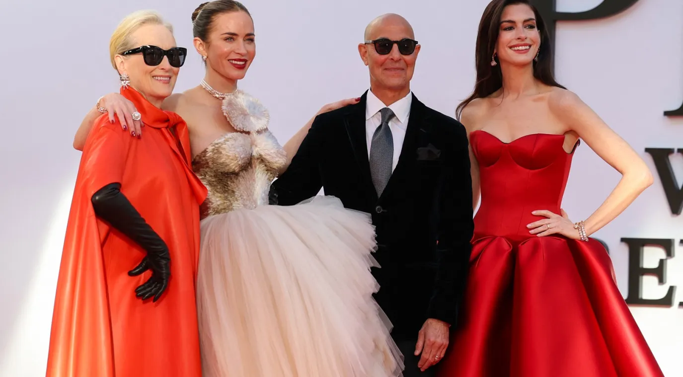من اليمين آن هاثاوي Anne Hathaway  ستانلي توتشي  Stanley Tucciميريل ستريب Meryl Streep إميلي بلانت Emily Blunt (مصدر الصورة:  ANGELA WEISS / AFP))