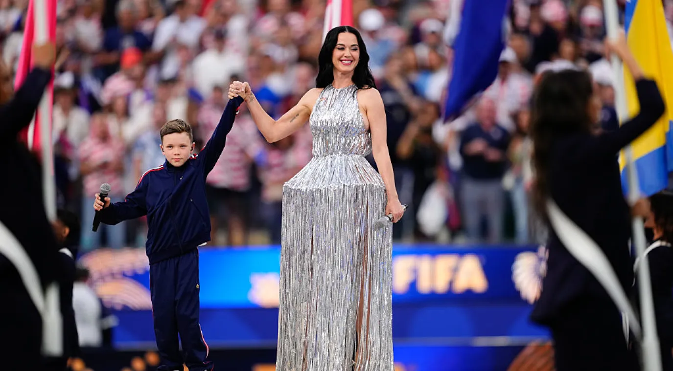 كاتي بيري Katy Perry مع تيوس لوك Tius Luk في افتتاح كأس العالم 2026 (مصدر الصورة  Europa Press Sports/Europa Press via Getty Images)