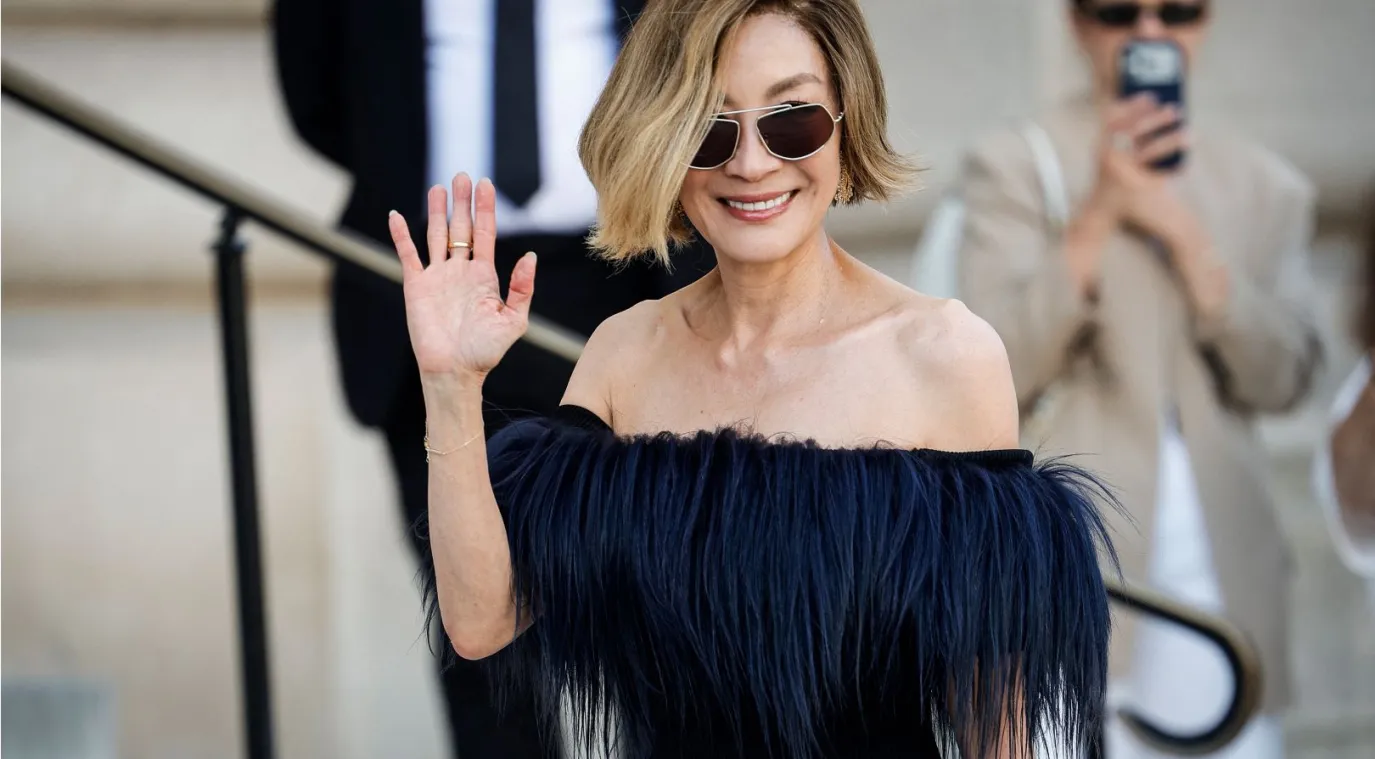 ميشيل يوه Michelle Yeoh في أسبوه الهوت كوتور في باريس 2026. مصدر الصورة: GEOFFROY VAN DER HASSELT / AFP