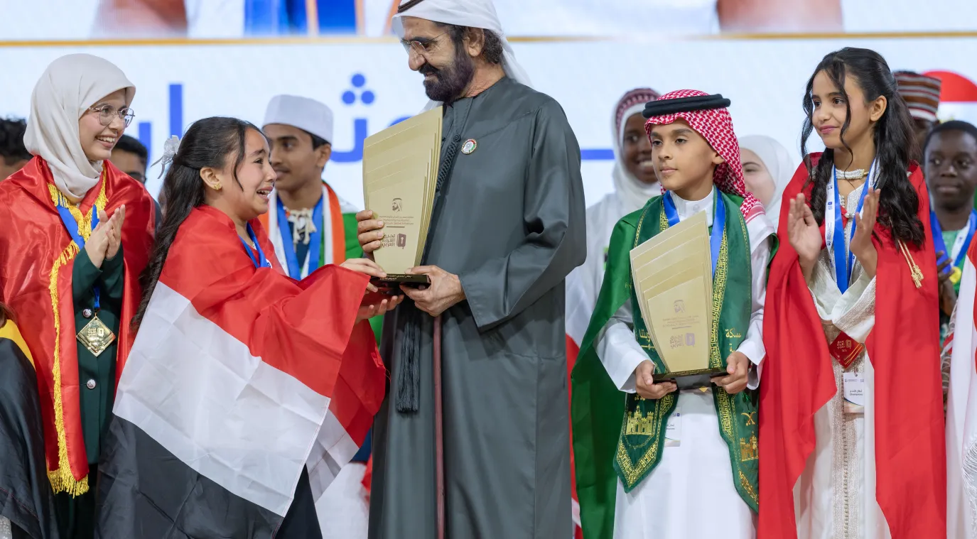 الشيخ محمد بن راشد آل مكتوم يتوج المصرية ميار عثمان بلقب تحدي القراءة العربي 2026
