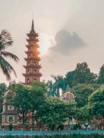 معبد تران كوك في هانوي، عاصمة فيتنام