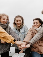 صفات يجب أن تبحث عنها في الأصدقاء- مصدر الصورة freepik 