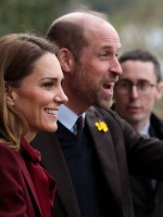 الأمير ويليام وكاثرين في بلدة نيوتون، ريف بوويز، وسط ويلز (Prince William and Catherine in the town of Newtown, rural Powys, central Wales). مصدر الصورة: Phil Noble / POOL / AFP