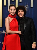 سيلينا غوميز Selena Gomez وبيني بلانكو Benny Blanco في حفل توزيع جوائز إيمي برايمتايم 2025. مصدر الصورة: Frederic J. Brown / AFP