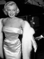 مارلين مونرو في افتتاح فيلم Gentlemen Prefer Blonds ( مصدر الصورة: M. Garrett/Murray Garrett/Getty Images)