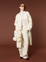 إطلالة من By Fang - الصورة من Launchmetrics/Spotlight