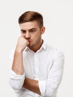 يميل الشباب إلى إخفاء الألم- المصدر freepik