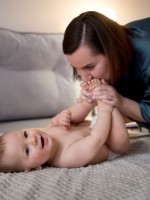 صورة لأم مع مولودها