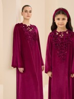 عبايات للأم والابنة من أناتومي-  الصورة من العلامة