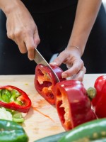 فوائد لم تكوني تعرفينها عن الفلفل الحلو- المصدر Image by katemangostar on Freepik