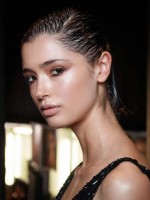 روتين العناية بالبشرة الحساسة في فصل الربيع 