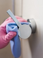 تلميع مقبض الباب