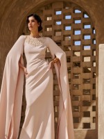 الفستان الكاب من إليزابيتا فرانكي Elisabetta Franchi- الصورة من العلاقات العامة