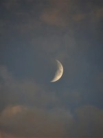 المحكمة العليا تدعو إلى تحري رؤية هلال شوال مساء غدٍ الأربعاء 