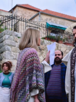 نور علي تكشف سر تيم حسن - الصورة من شاشة عرض مسلسل مولانا