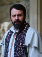 تيم حسن في مشهد من الحلقة الاخيرة بمسلسل مولانا - الصورة من شاشة عرض المسلسل