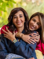 د. دينا الطيب وابنتها لنا ناظر