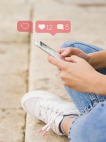 الإدمان الرقمي يسبب العزلة -المصدر freepik