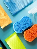 عبوة مبيض وأدوات تنظيف المنزل