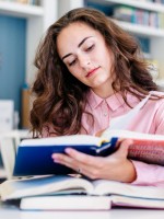 العقل يقوم بسلوك دفاعي لحماية الشخص من الملل - المصدر freepik