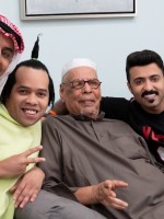 علي المدفع مع أبطال العمل- الصورة من حساب شباب البومب على الانستغرام