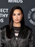 ديمي لوفاتو في هدسون ياردز بمدينة نيويورك (Demi Lovato at Hudson Yards in New York City). مصدر الصورة: Jamie McCarthy/Getty Images/AFP