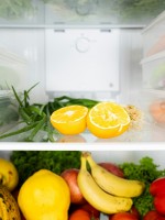 ثلاجة مليئة بالخضروات والفواكه