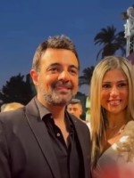 عمرو محمود ياسين وزوجته الإعلامية آيات أباظة - الصورة من حسابها على فيسبوك